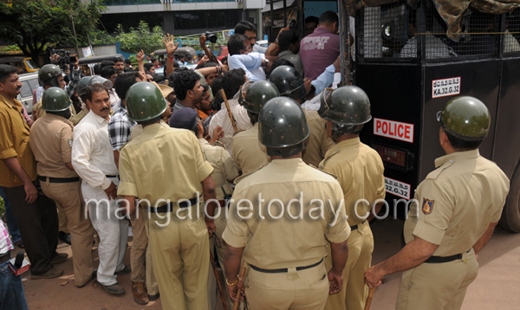 Hindu Jagarana Vedike Protest